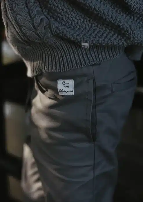 LRDM-louis-chino-pinegreen-closeup