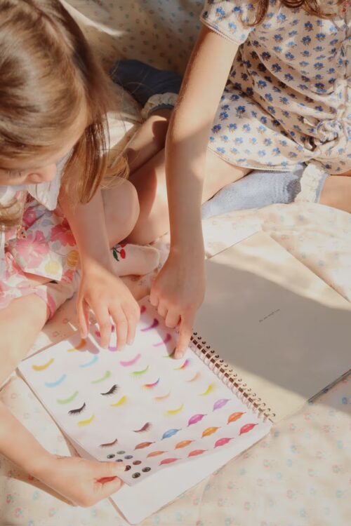 konges-sloejd-klistermaerker-konges-sloejd-glam-me-up-sticker-book-blush-3896514.jpeg