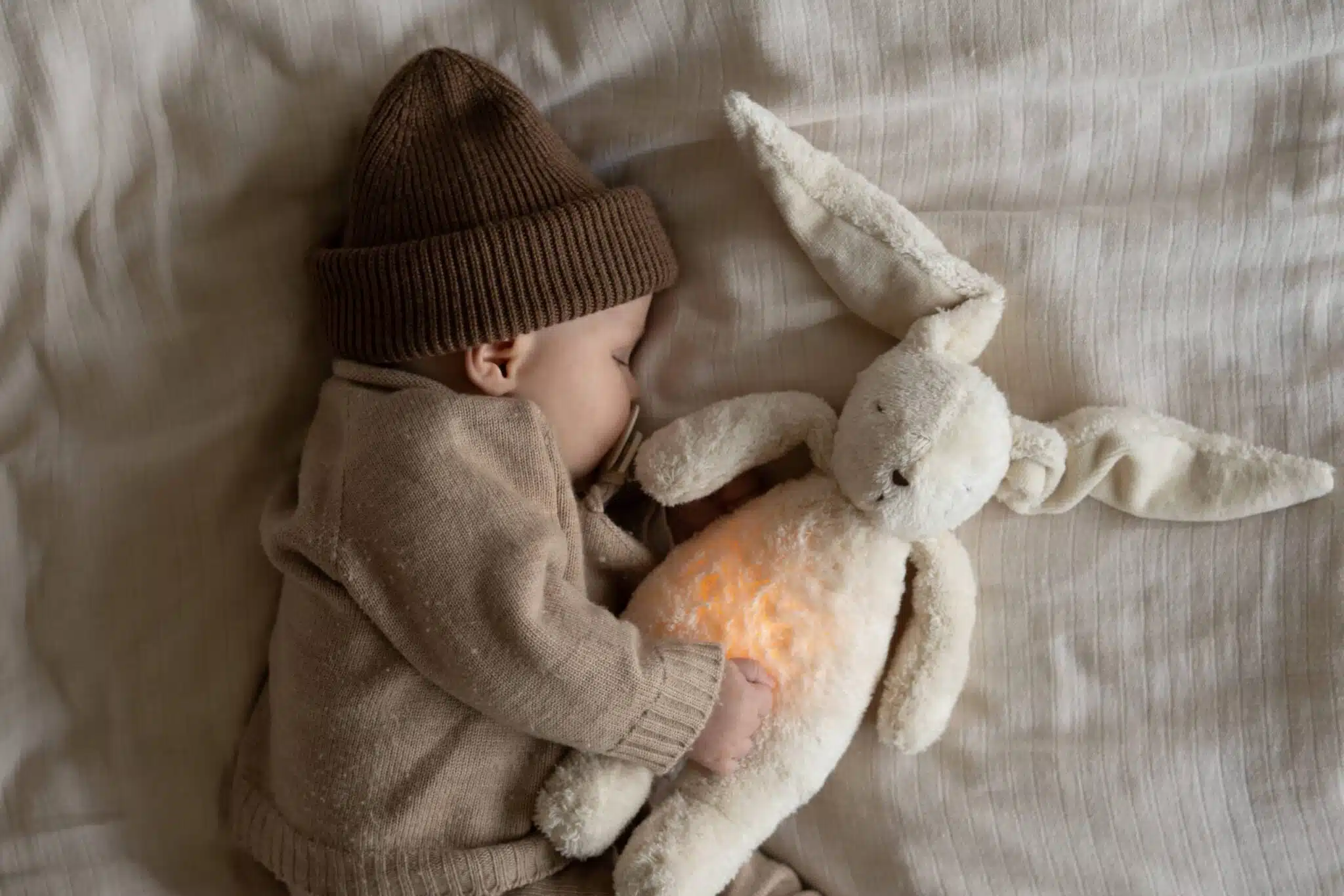 Moonie-Slaapknuffel-Humming-Bunny-Grey-Natur-5903943986064-x-scaled