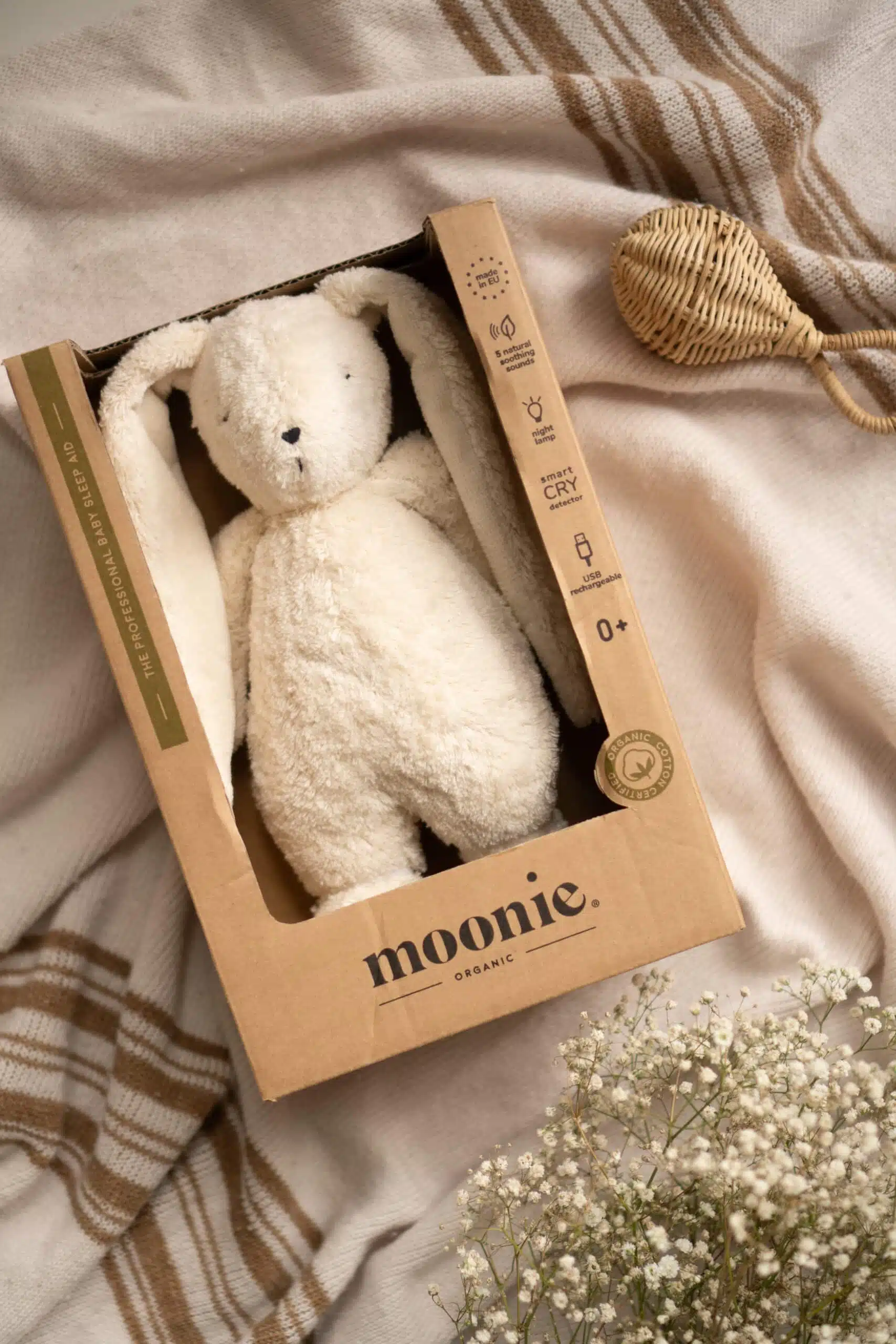 Moonie-Slaapknuffel-met-Licht-en-Geluid-Humming-Bunny-bij-Grasonderjevoeten.nl-4-scaled