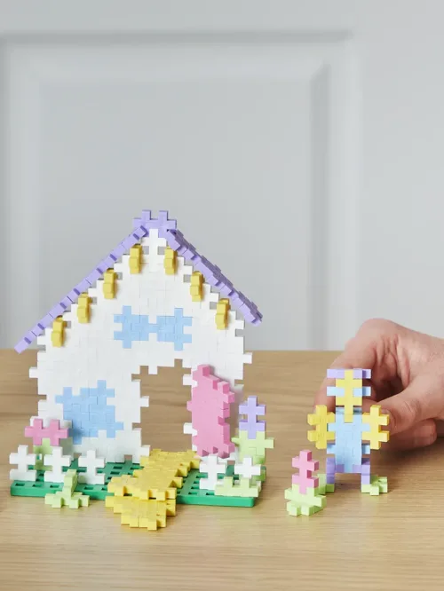 Pastel_House_Hand