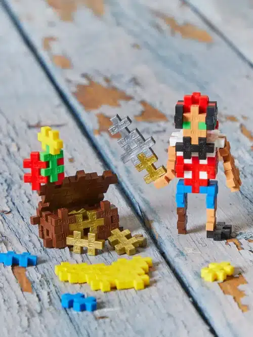 4268-plus-plus-pirate-100-pcs-tube-lifestyle-1_2fc9a52a-6145-445c-85b3-986ebea40f86